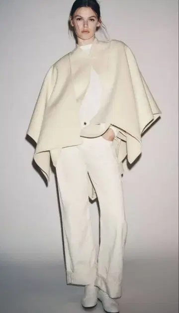 이번 시즌 즉시 완판 ZARA ZW COLLECTION 울 케이프 코트