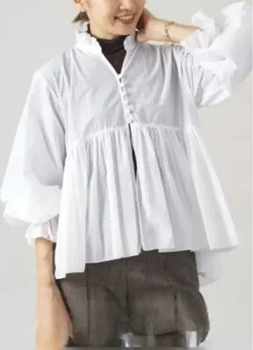 라이트 타프타 숏 프릴 블라우스