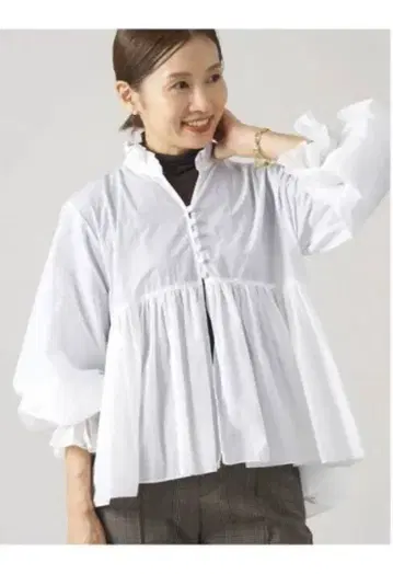라이트 타프타 숏 프릴 블라우스