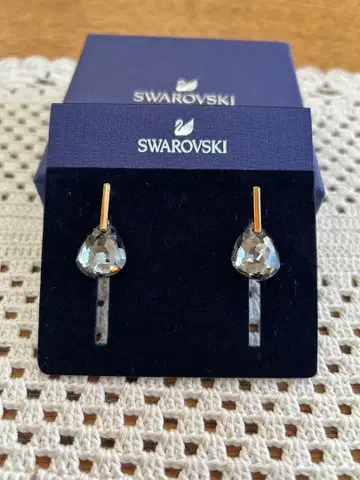 미니멀리스트 스와로브스키 귀걸이