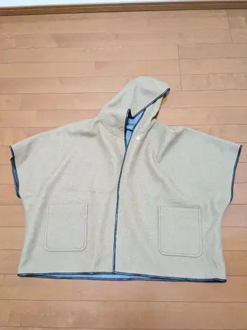 후드 부착 베이지 판초