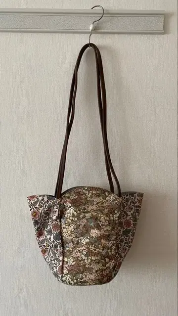 ADIEU TRISTESSE 리버티 프린트 패치워크 숄더