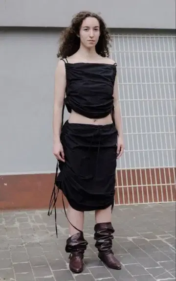 BASERANGE / PICTORIAL STRAP SKIRT