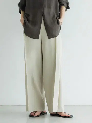 사이드 턱 슬라브 와이드 팬츠