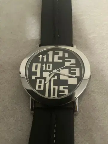 가격 인하 가동 Jean Paul Gaultier QZ 손목시계