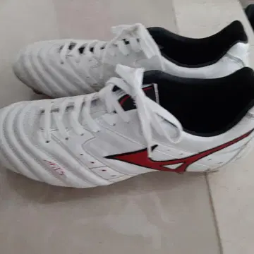 미즈노 축구 스파이크 화이트/레드