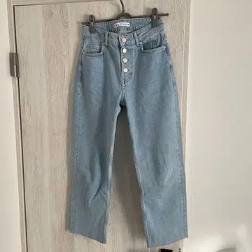 새상품급 ZARA 스트레이트 데님 36 컷팅 데님