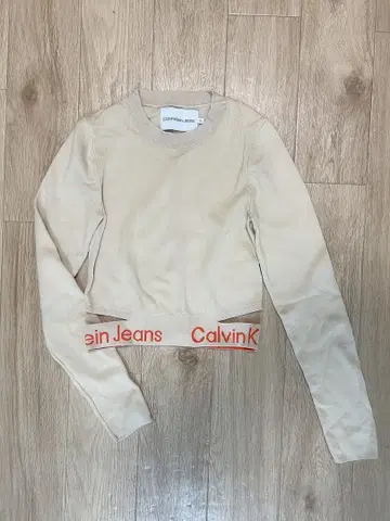 Calvin Klein Jeans 베이지 크롭 M 제니 착용