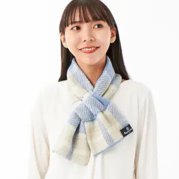 아쿠아 스큐텀 울 캔디 머플러