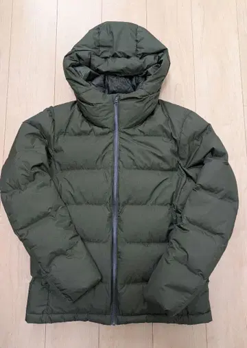 유니클로 심리스 다운 M 올리브 그린