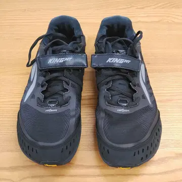 알트라 KING MT 레일 러닝화 블랙 반나절 사용