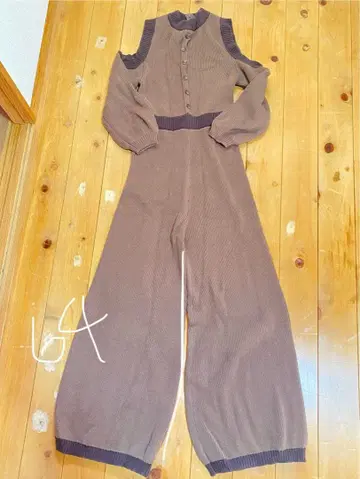 Danich 오프숄더 셋업 브라운