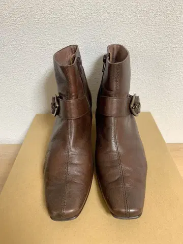 브라운 앵클부츠 버클 포함