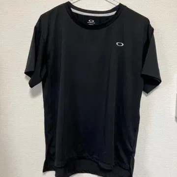 OAKLEY 블랙 반팔 T셔츠 XS