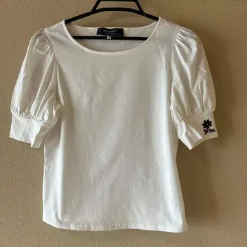 M'S GRACY 화이트 퍼프 슬리브 T셔츠 38