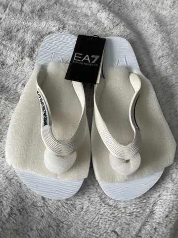 EA7 엠포리오 아르마니 화이트 샌들 36 미사용
