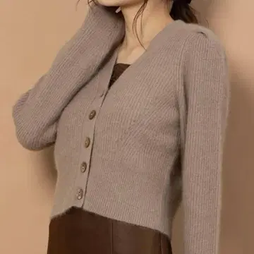 새상품급 DEICY 하찌 FOX 숏 가디건 모카 라쿤