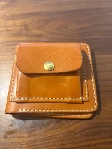 브라운 가죽 이단 접이식 지갑 Herz WS-7