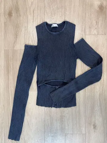 ZARA 블리치 가공 블랙 오프숄더 긴팔 상의 M 미사용