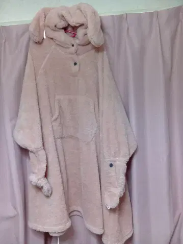 토끼 귀 달린 플리스 후드티