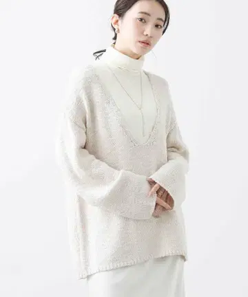 gready brilliant 깊은 V넥 니트