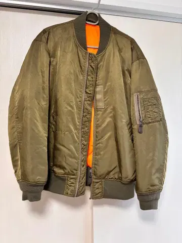 MA-1 자켓 오렌지 안쪽
