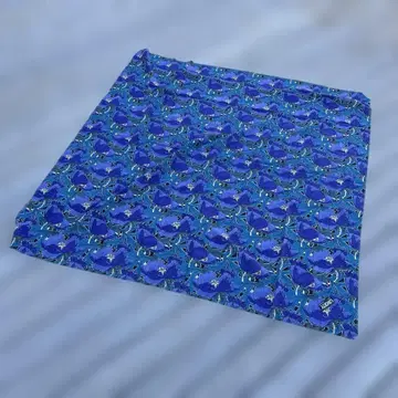 LIBERTY 꽃무늬 스톨 블루 계열 130cm