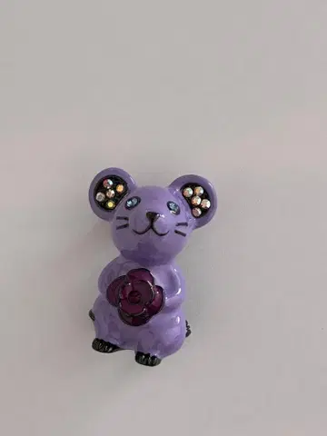 안나수이 보라색 쥐 브로치