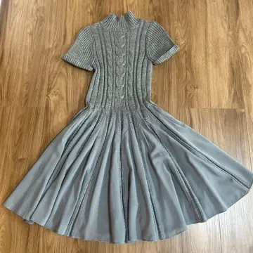 그레이 케이블 짜임 반팔 니트 원피스