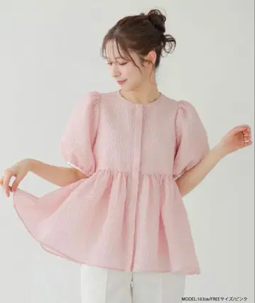 [ 미사용 새상품 택 포함 ] 핏모어 백리본 자카드 페플럼 상의