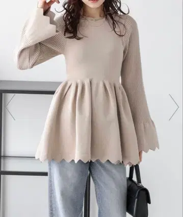 베이지 페플럼 니트