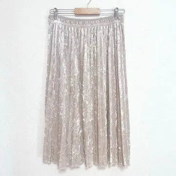 컴시즘 베이지 플리츠 스커트 9호 M 사이즈 광택 있음 벨로아 원단