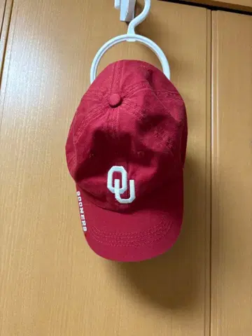 빨간색 캡 OU 로고 SOONERS Captivating