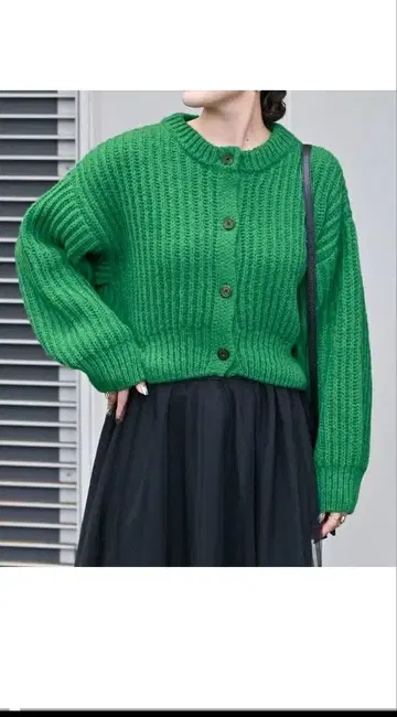 숏 기장 라운드 가디건 그린