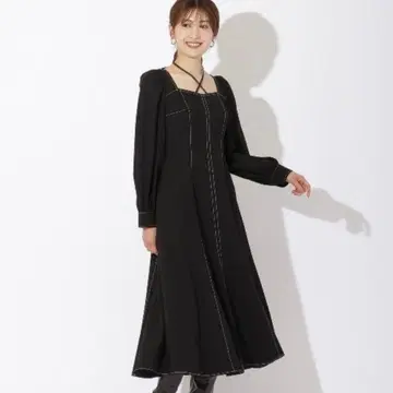 앙데팡당 AndCouture 크로스넥 배색 스티치 원피스 블랙