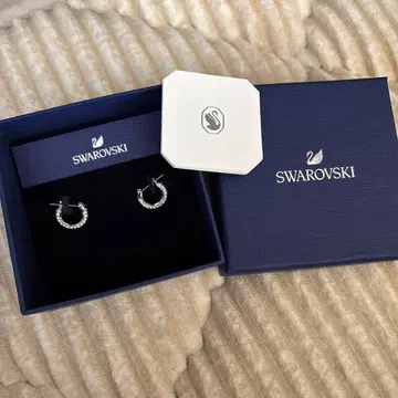 Swarovski 크리스탈 후프 귀걸이