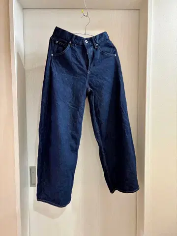 유니클로 배기 커브 청바지 NAVY 기장 짧음 23