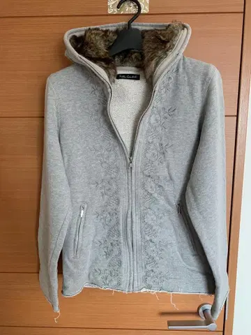 샤비 제 틸 자수 부착 후드티 샵 채널