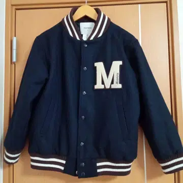 말모아 바시티 자켓입니다.