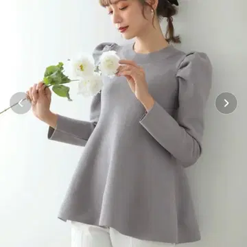 한 번 착용 MERAKI 메라키 퍼프 슬리브 페플럼 니트탑