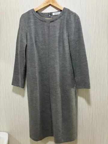 NEMIKA 그레이 긴팔 무릎 기장 원피스