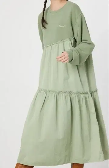 피그먼트 직물 도킹 원피스