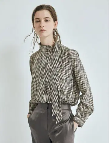 띠어리 럭스 GEO PANEL PR 패널 프린트 보타이 블라우스 38