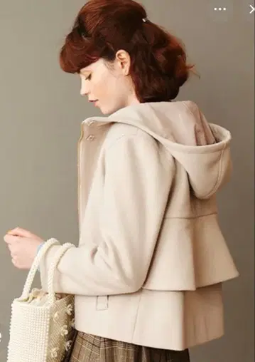 쿠튀르 브로치 멜톤풍 저리 백프릴 코트 월드