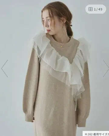 [택 포함 새상품] 비대칭 프릴 니트 원피스