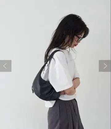 [ 새상품 ] russet 소프트 가죽 라운드 숄더백 블랙