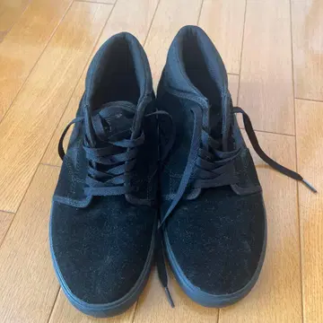 블랙 하이컷 스니커즈