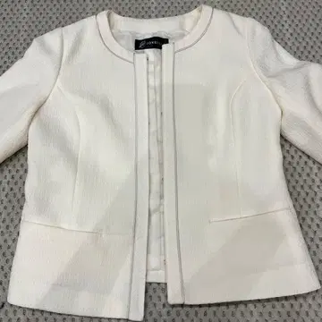 화이트 노카라 자켓