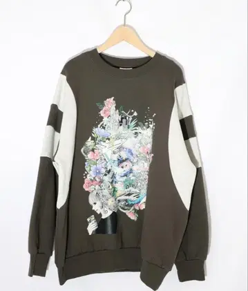 스칼라 153740: 꽃 x 우주 x 아트 바이컬러 속기모 풀오버