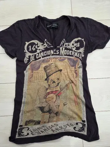 SHARE SPIRIT 스컬 프린트 V넥 T셔츠